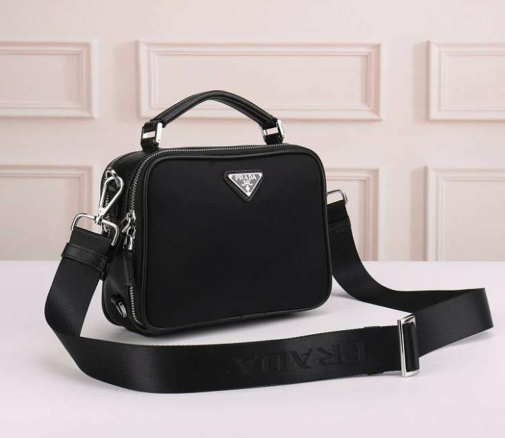 Picture of Prada Handbags _SKUfw241225217fw